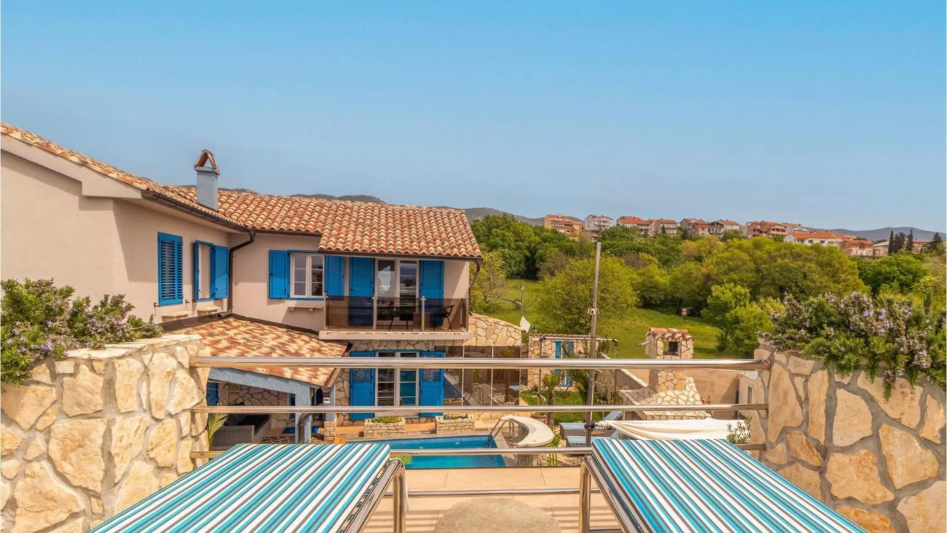 Awesome Home In Novi Vinodolski With Wifi Holiday home