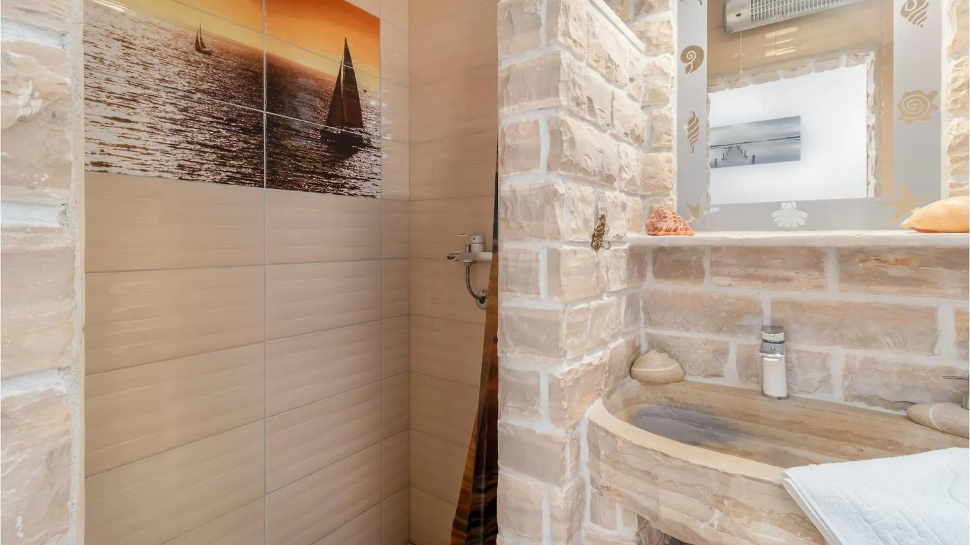 Awesome Home In Novi Vinodolski With Wifi Holiday home