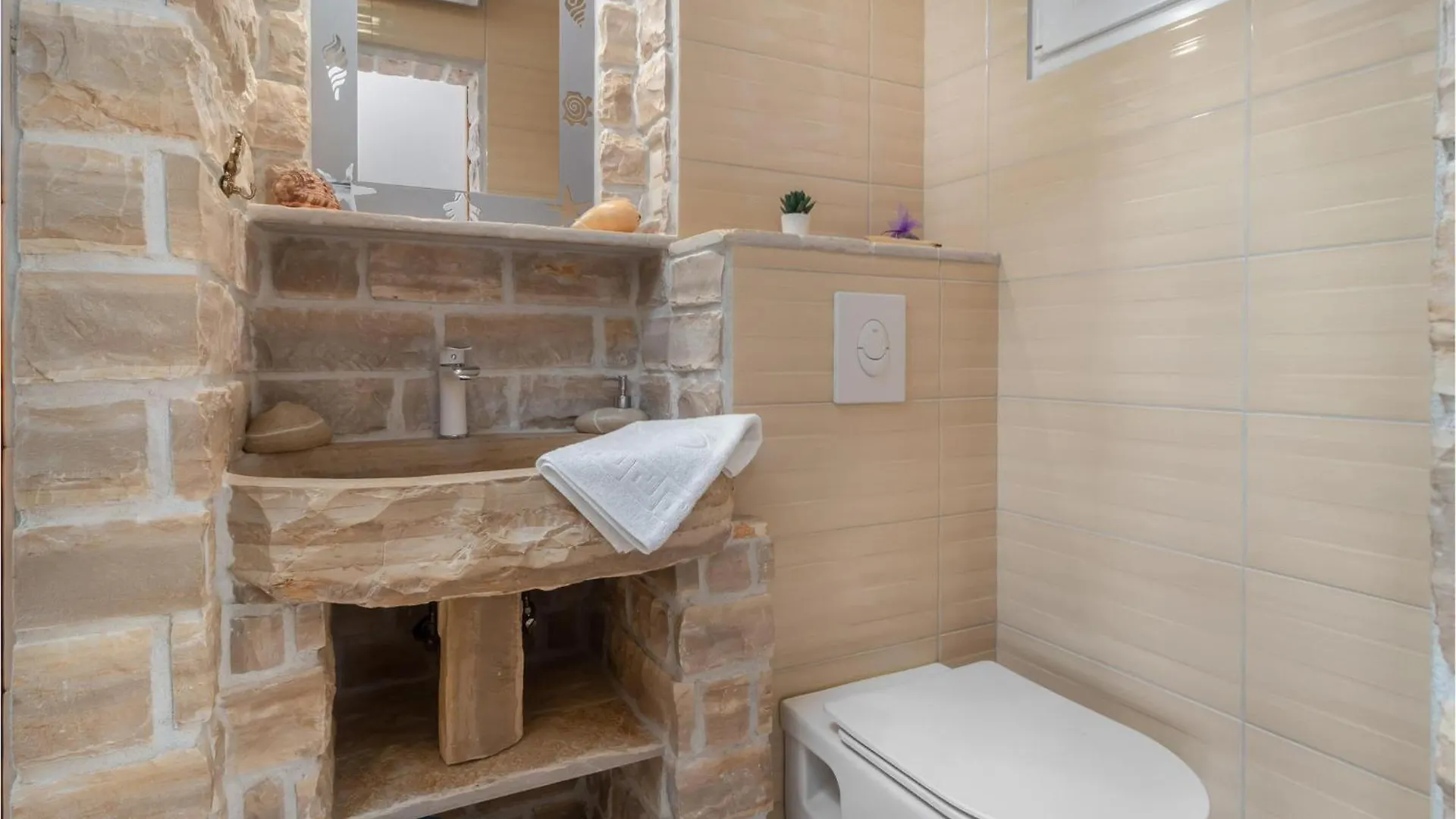 Awesome Home In Novi Vinodolski With Wifi Holiday home